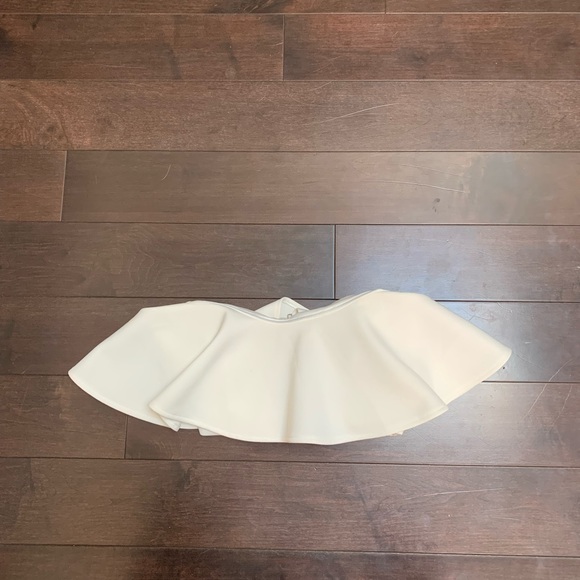 White ruffle crop top - Picture 3 of 10